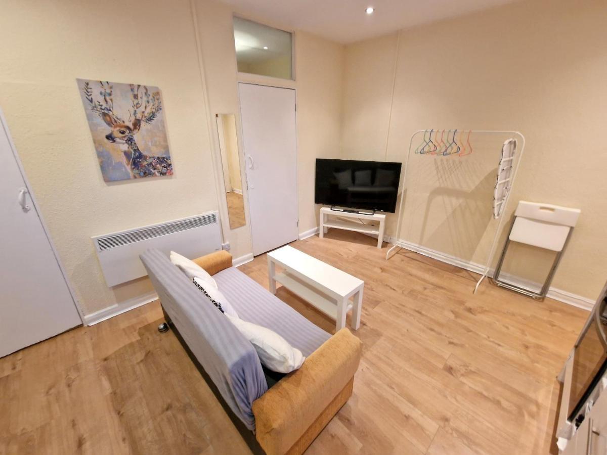Super Studio With Two Bedrooms - Five Minutes From The Station! London Exterior photo